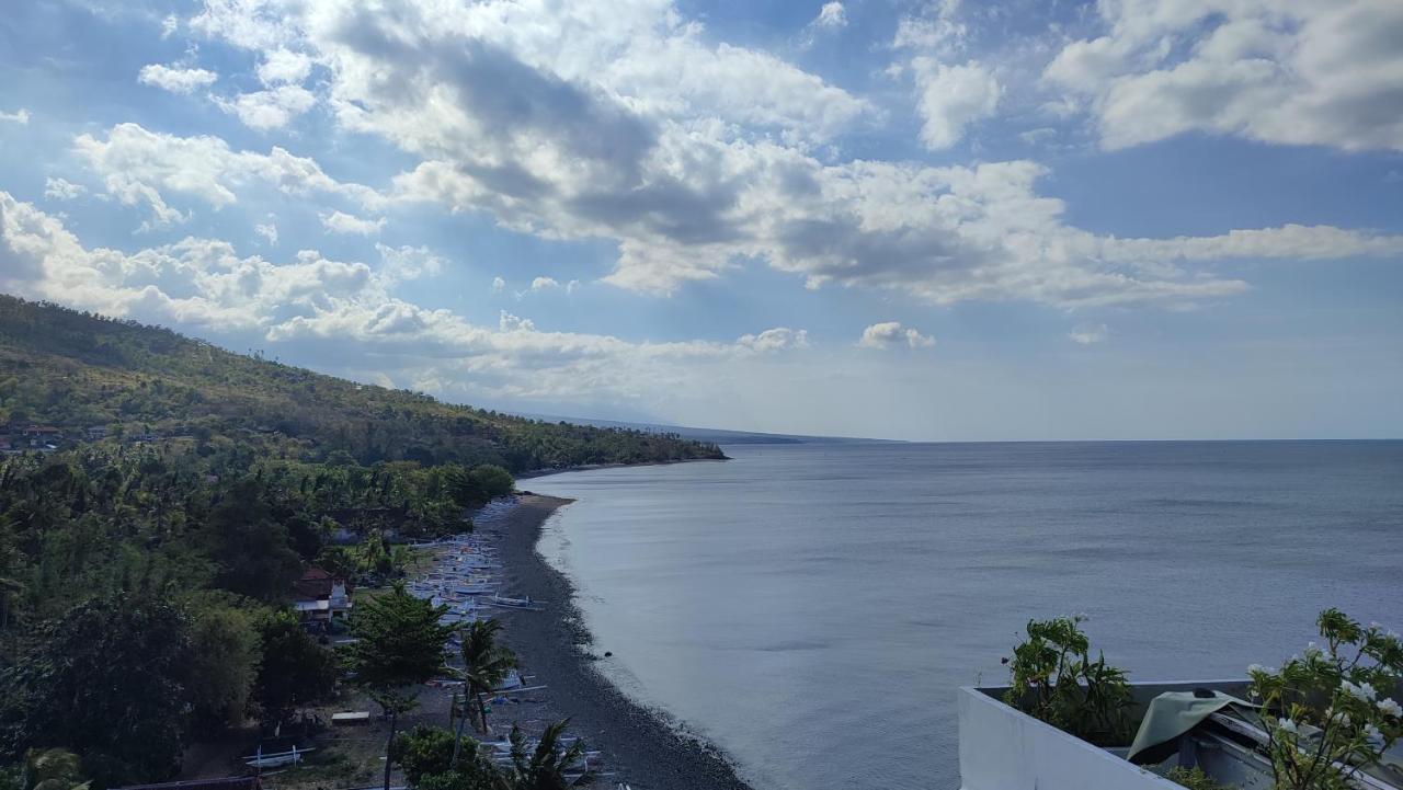 Waenis Sunset View Hotel And Restaurant, Amed, Bali Exterior photo