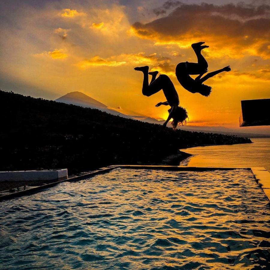 Waenis Sunset View Hotel And Restaurant, Amed, Bali Exterior photo